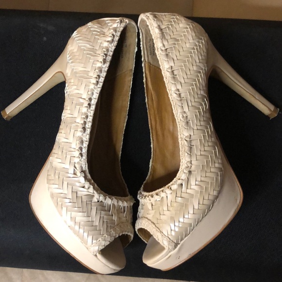 KELSI DAGGER nude peep toe platform pumps - Picture 3 of 5